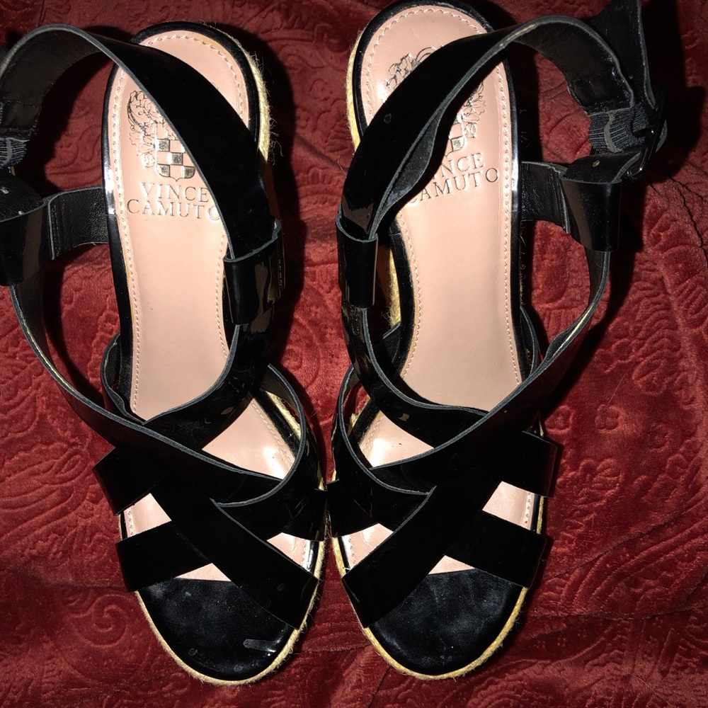 👚 3/$20.  Vince Camuto wedges. 7.5